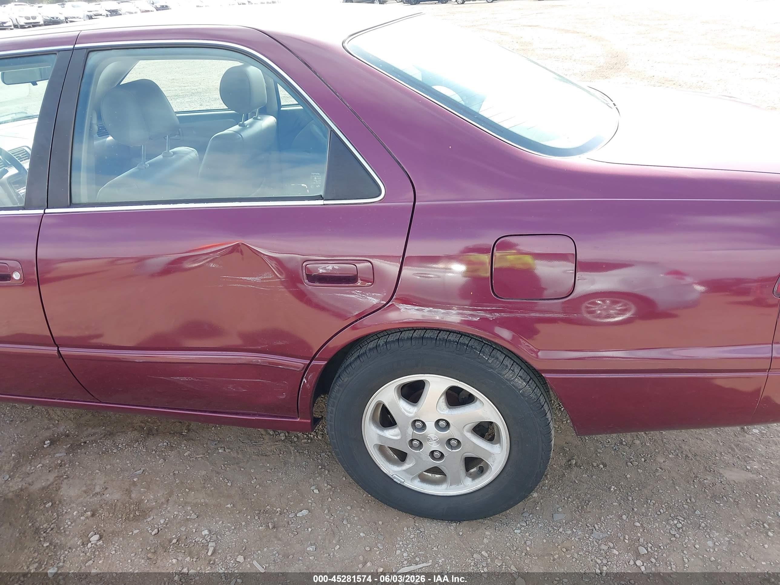 1998 Toyota Camry Xle V6 Burgundy vin: JT2BF28K3W0128808