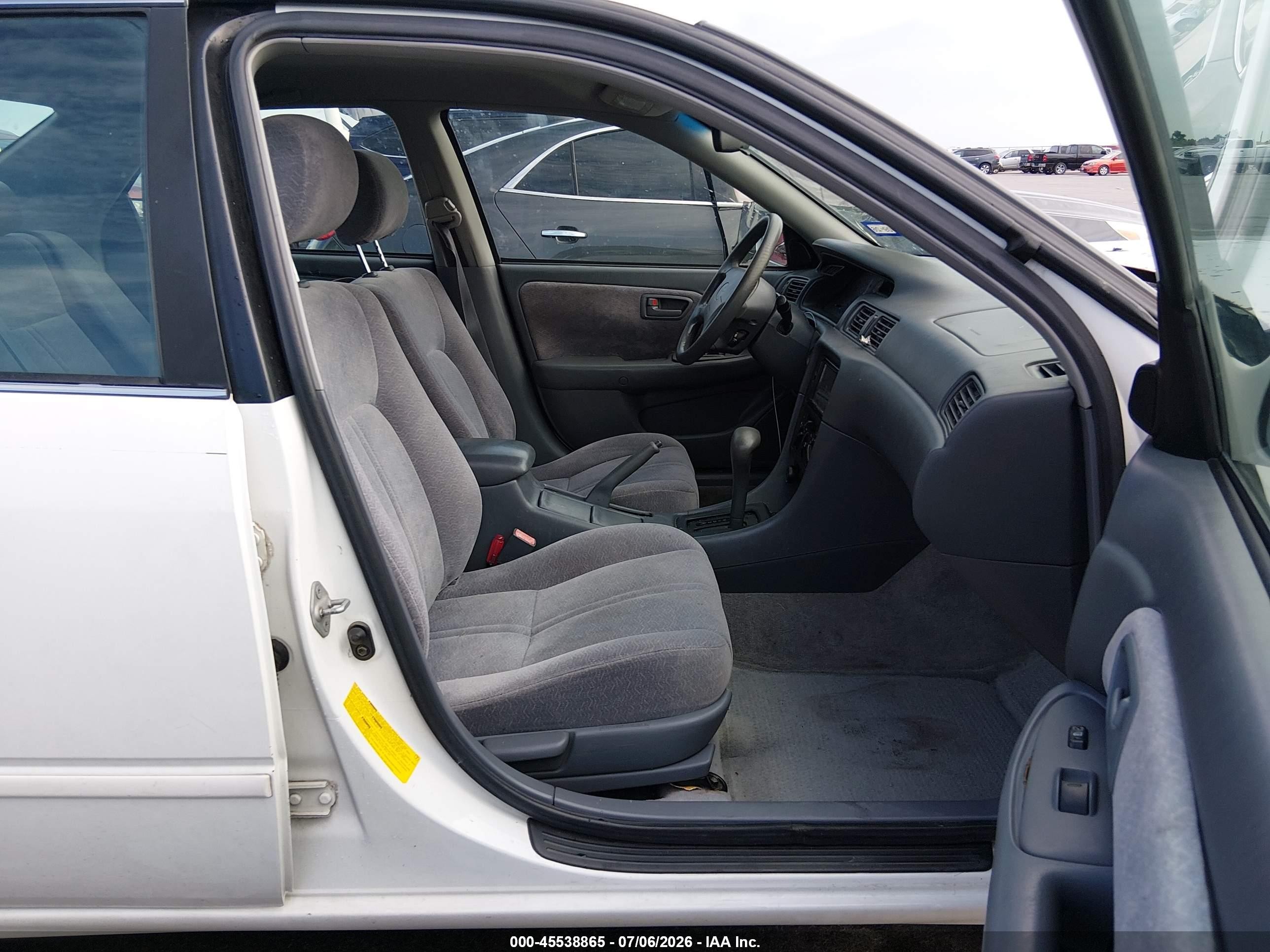 1999 Toyota Camry Le V6 White vin: JT2BF28K3X0203976