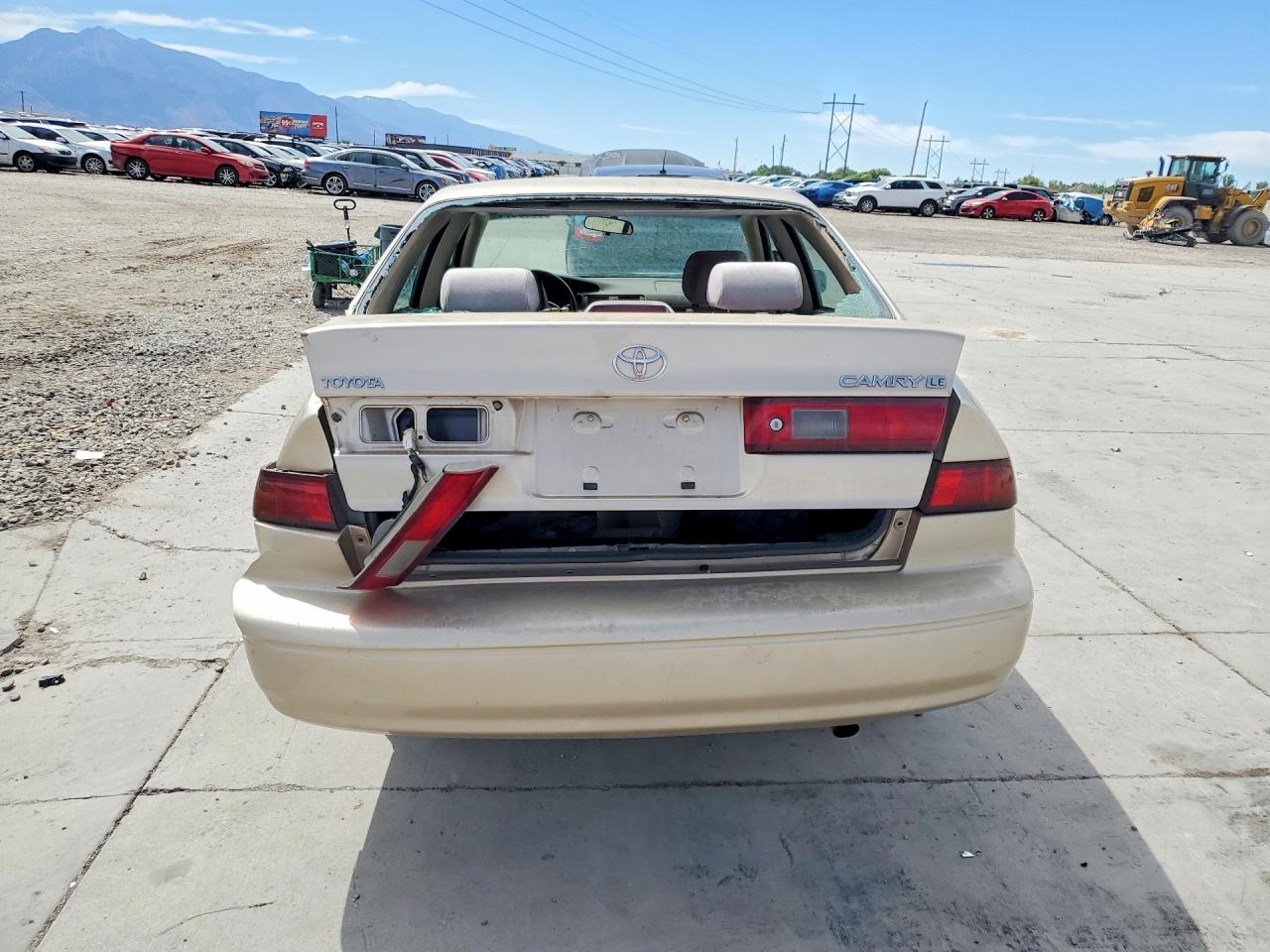 1999 Toyota Camry Le V6 Gold vin: JT2BF28K3X0235505