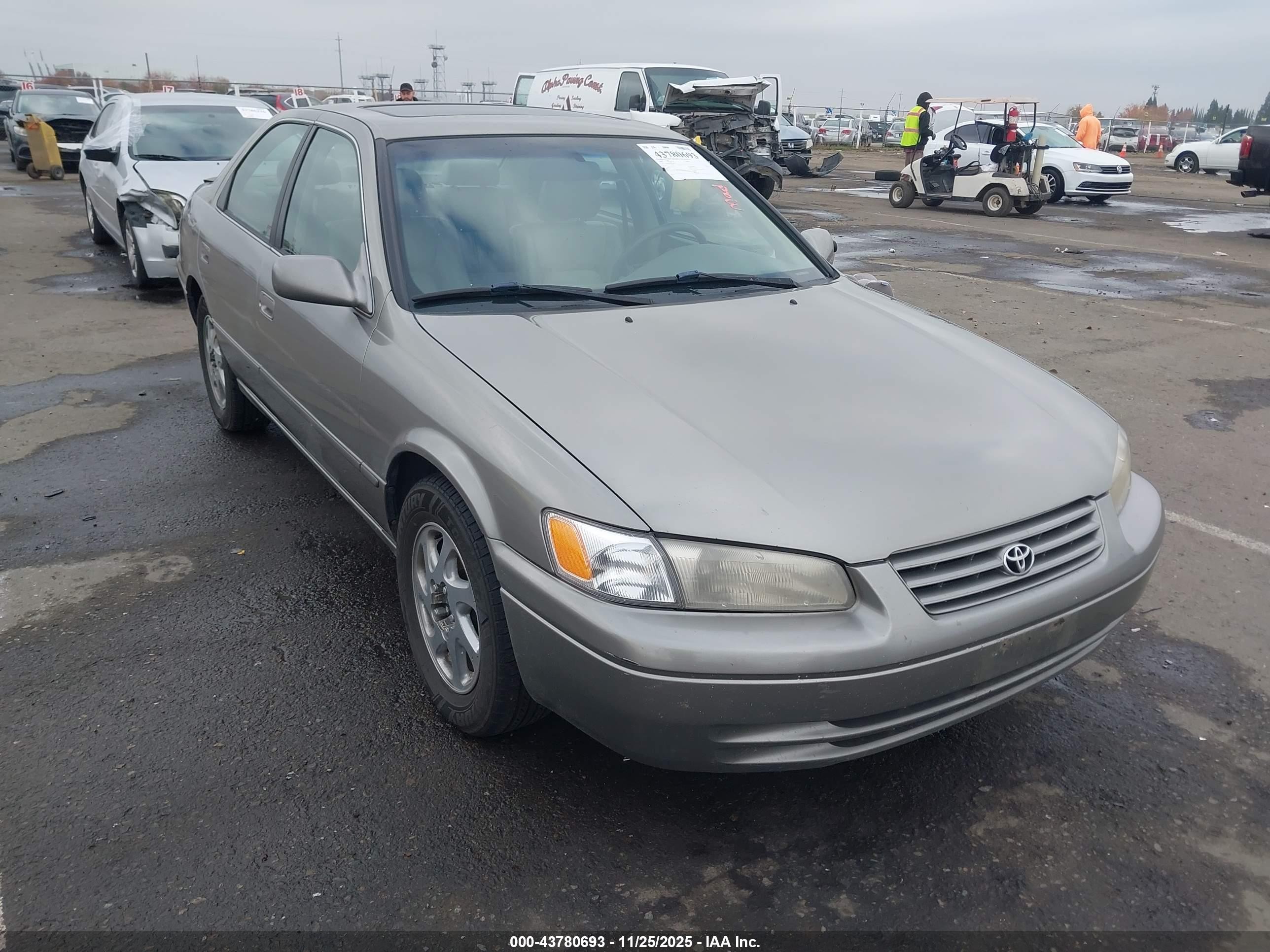 1998 Toyota Camry Xle V6 Silver vin: JT2BF28K5W0086495