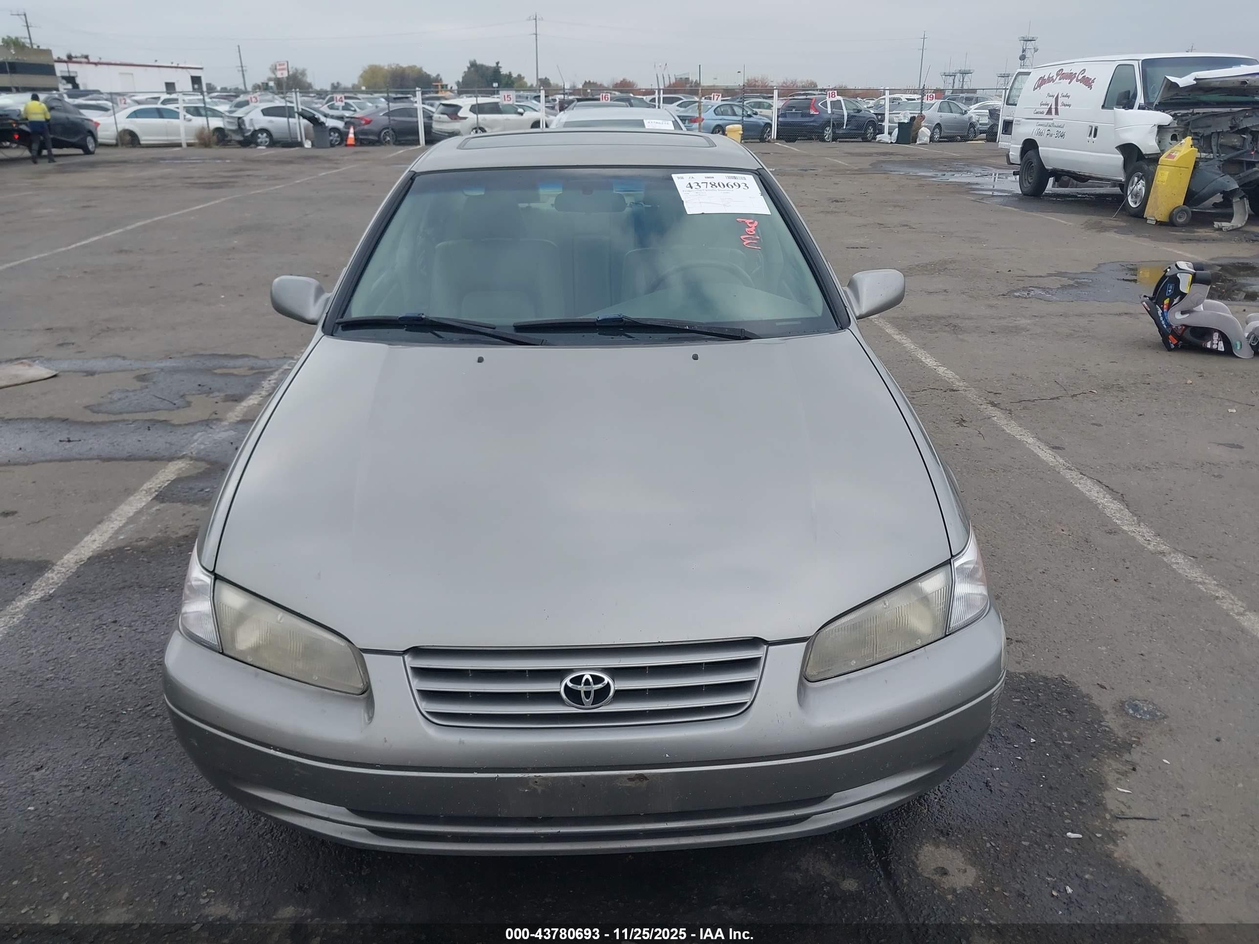1998 Toyota Camry Xle V6 Silver vin: JT2BF28K5W0086495