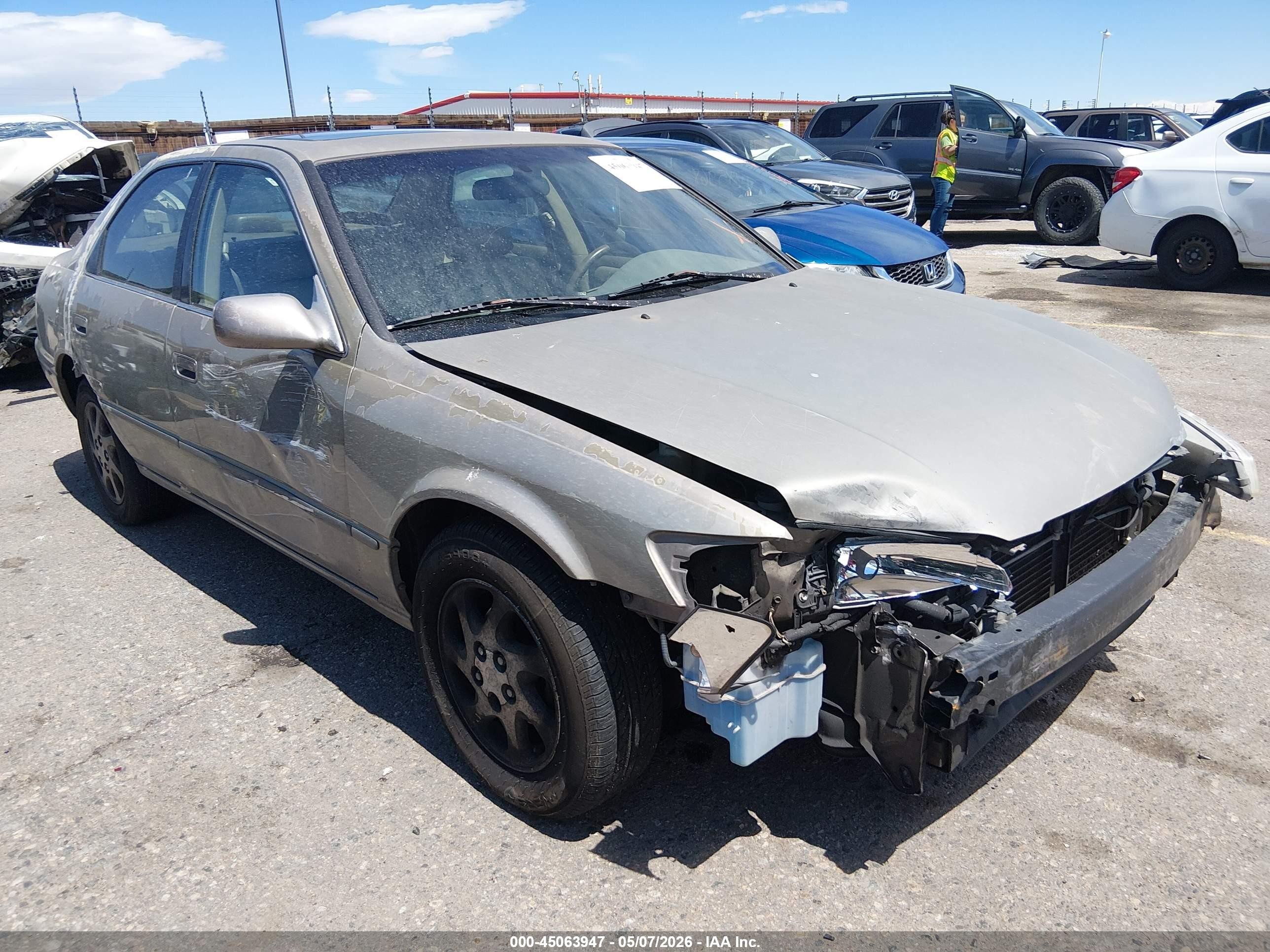 1999 Toyota Camry Xle V6 Gold vin: JT2BF28K6X0188051