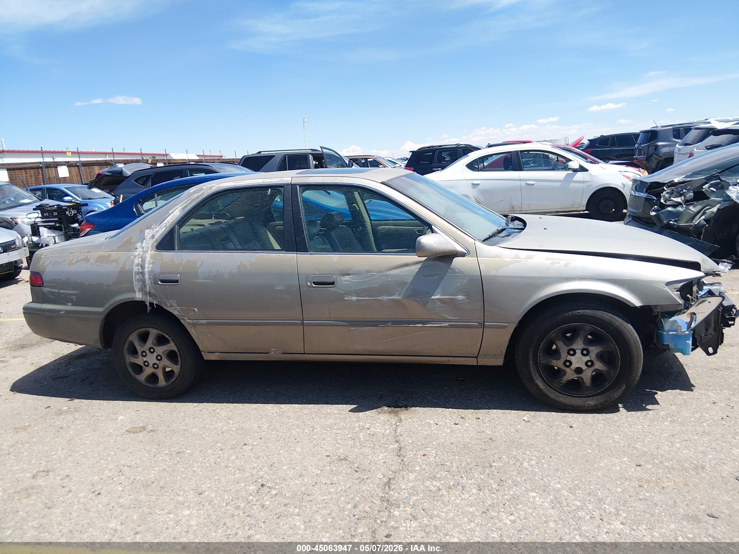 1999 Toyota Camry Xle V6 Gold vin: JT2BF28K6X0188051