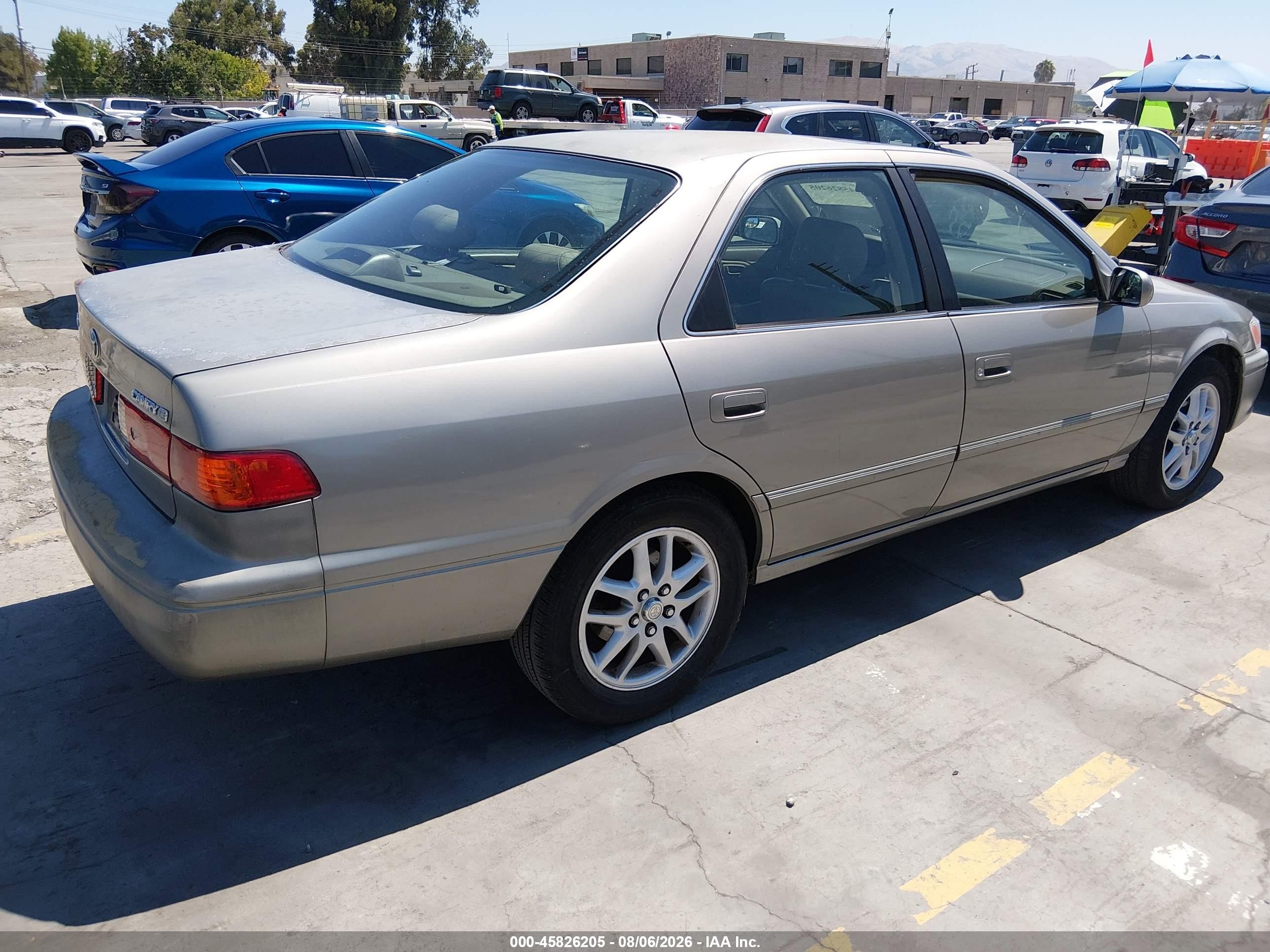 2001 Toyota Camry Xle V6 Бежевый vin: JT2BF28K710307992