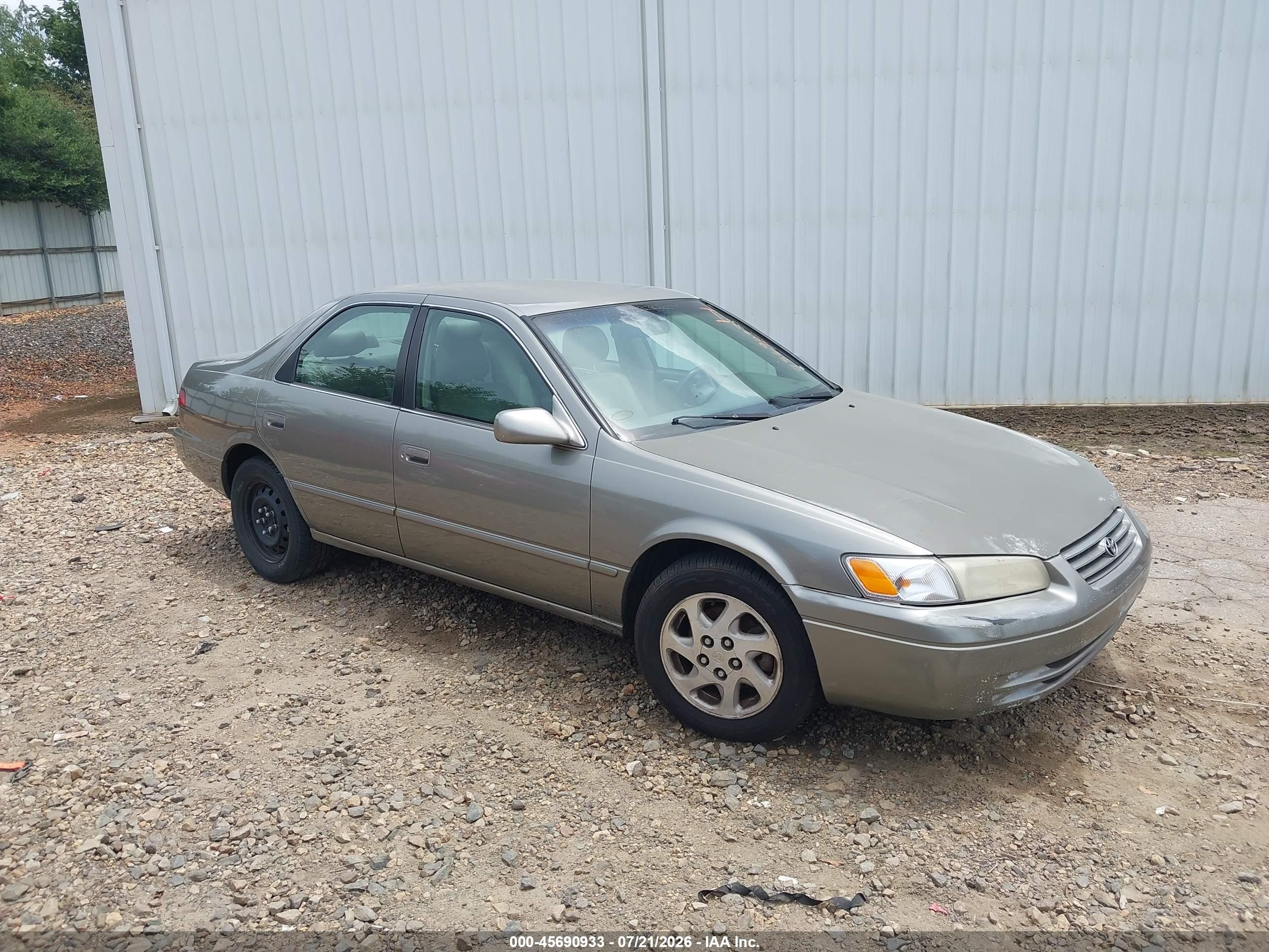1999 Toyota Camry Le V6 Gold vin: JT2BF28K7X0159495