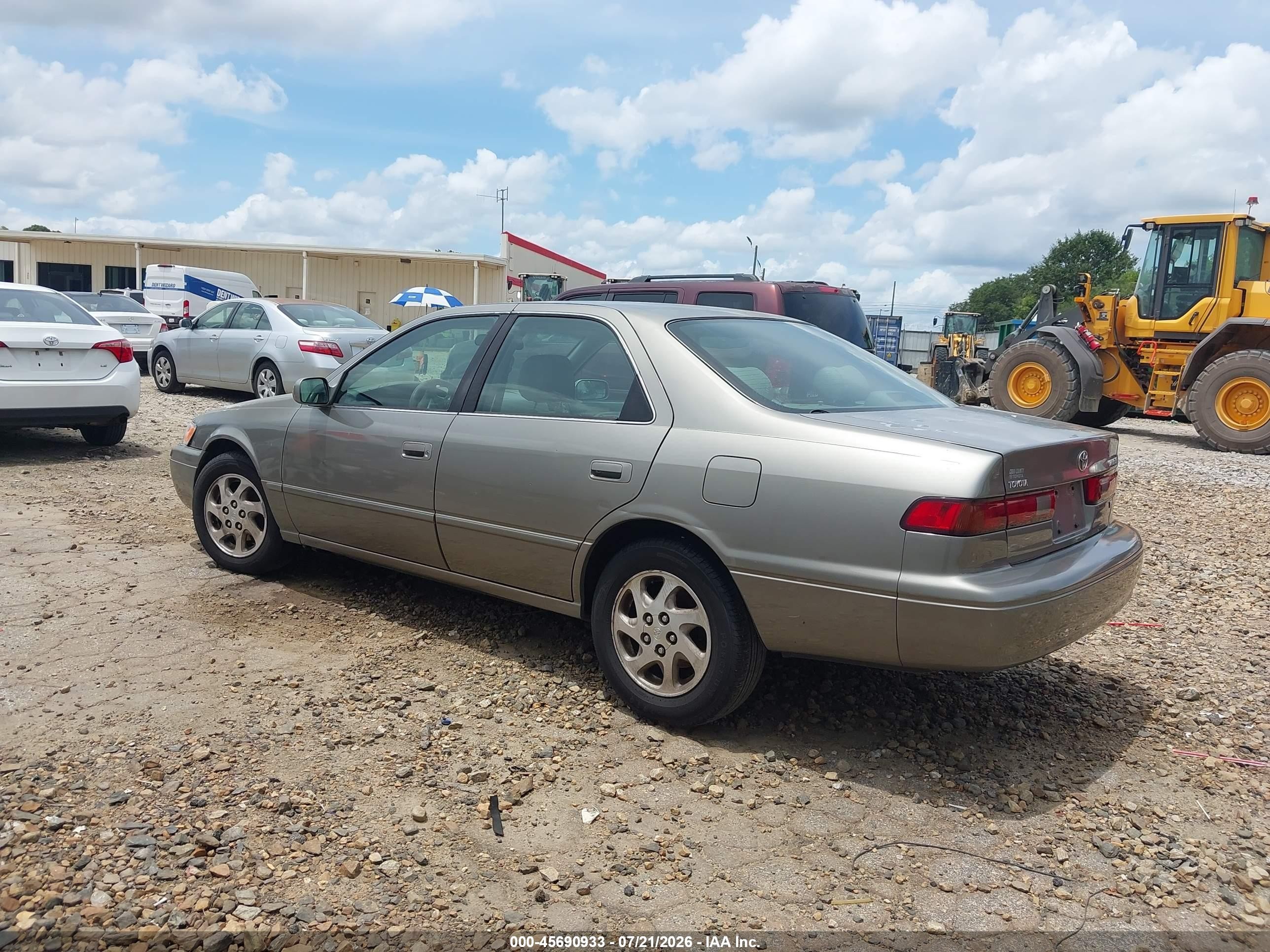 1999 Toyota Camry Le V6 Gold vin: JT2BF28K7X0159495