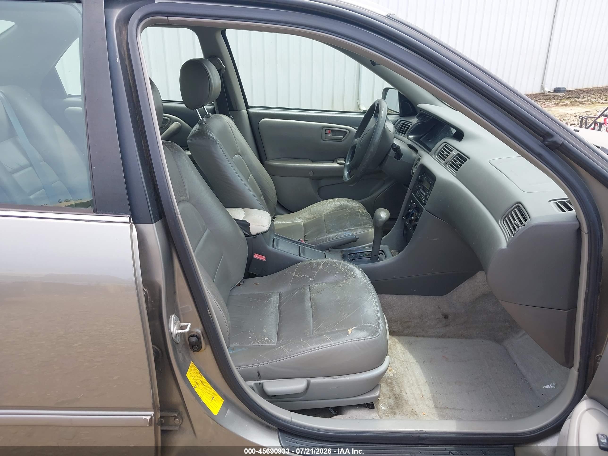 1999 Toyota Camry Le V6 Gold vin: JT2BF28K7X0159495
