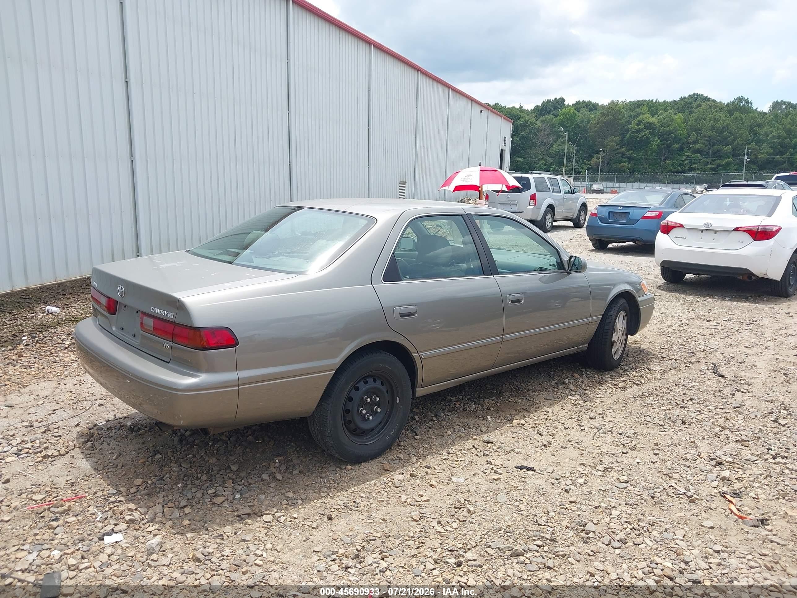 1999 Toyota Camry Le V6 Gold vin: JT2BF28K7X0159495