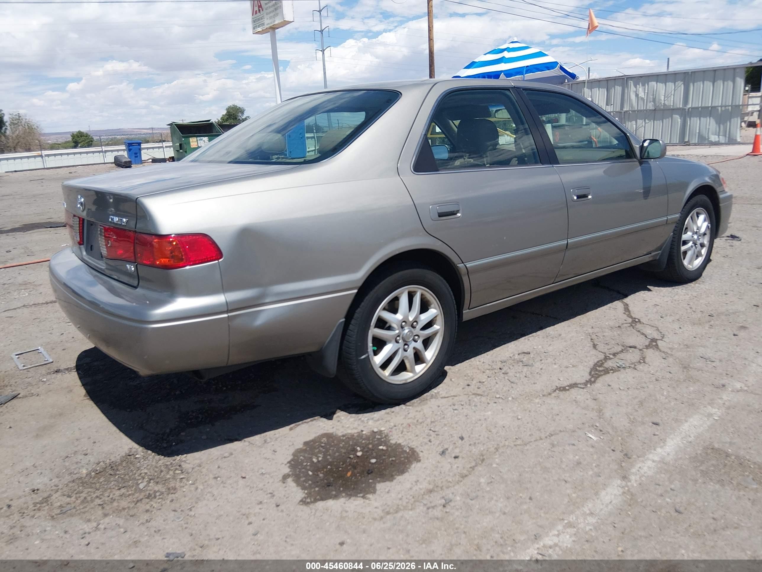 2001 Toyota Camry Xle V6 Gold vin: JT2BF28K810329144