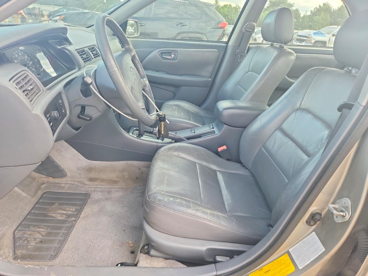 2001 Toyota Camry Le Серый vin: JT2BF28KX10296339