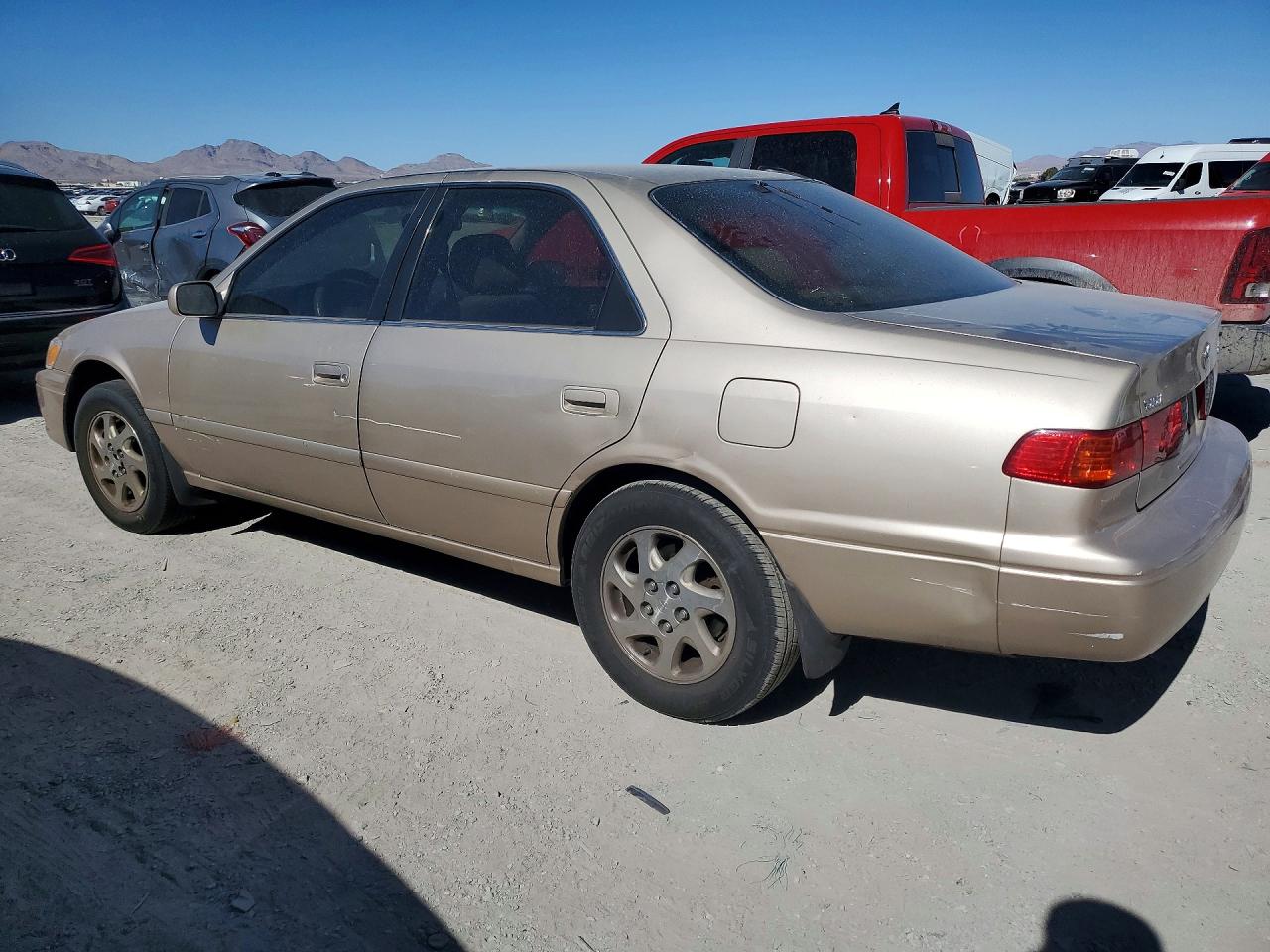 2000 Toyota Camry Le V6 Gold vin: JT2BF28KXY0242517