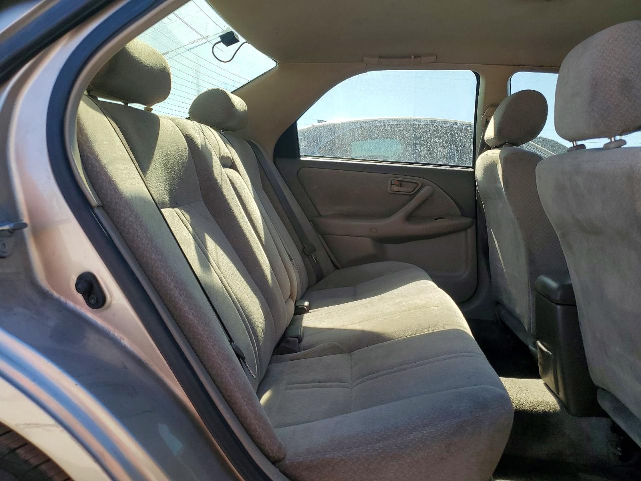 2000 Toyota Camry Le V6 Gold vin: JT2BF28KXY0242517