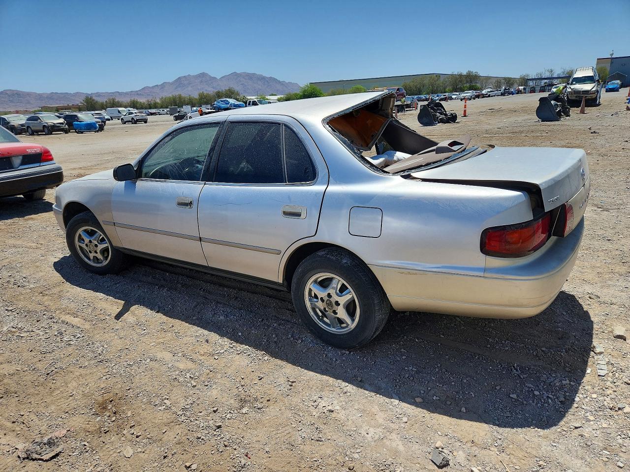 1996 Toyota Camry Dx Tan vin: JT2BG12K3T0399783