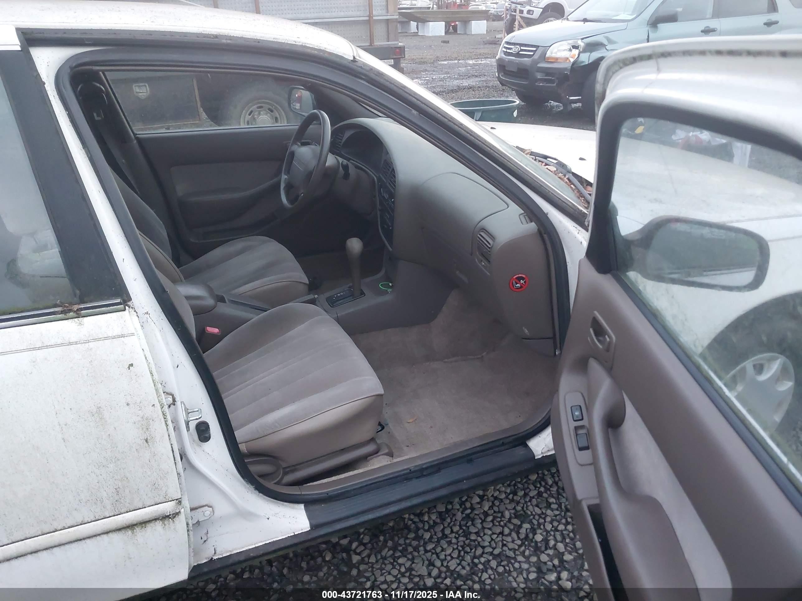 1996 Toyota Camry Dx/le/xle White vin: JT2BG12K6T0383982