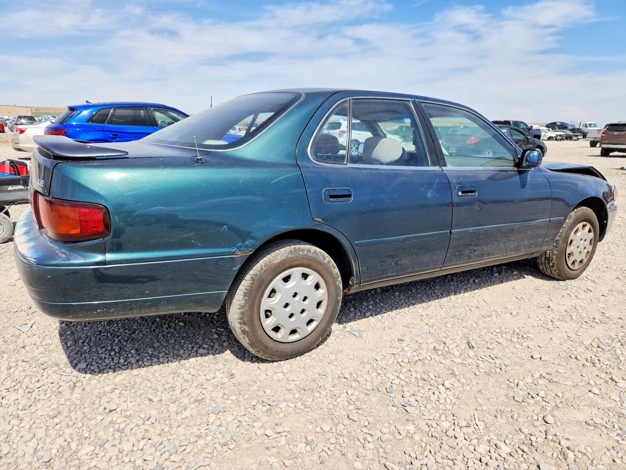 1996 Toyota Camry Le Green vin: JT2BG12K8T0351597