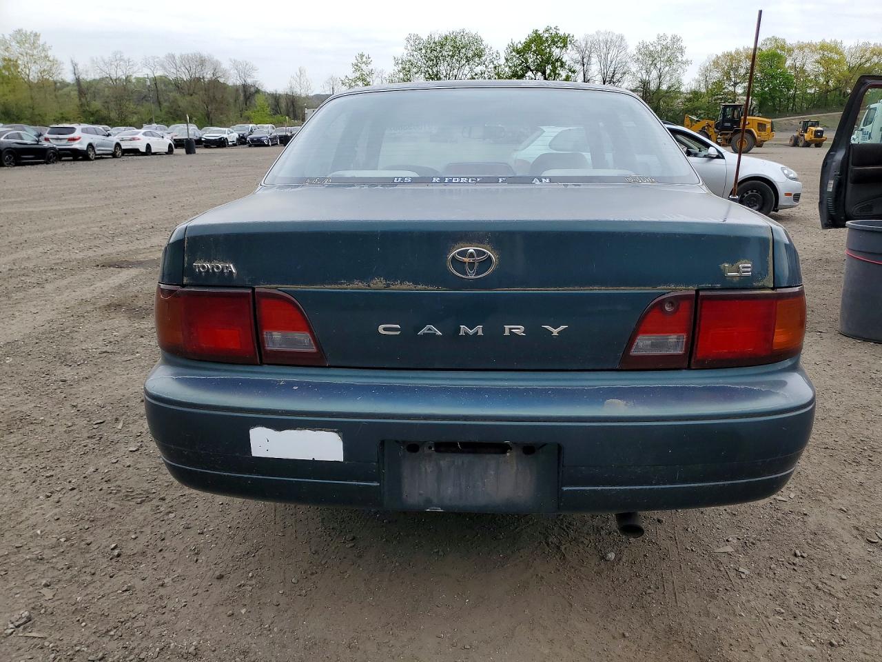 1996 Toyota Camry Le Teal vin: JT2BG12K8T0414357