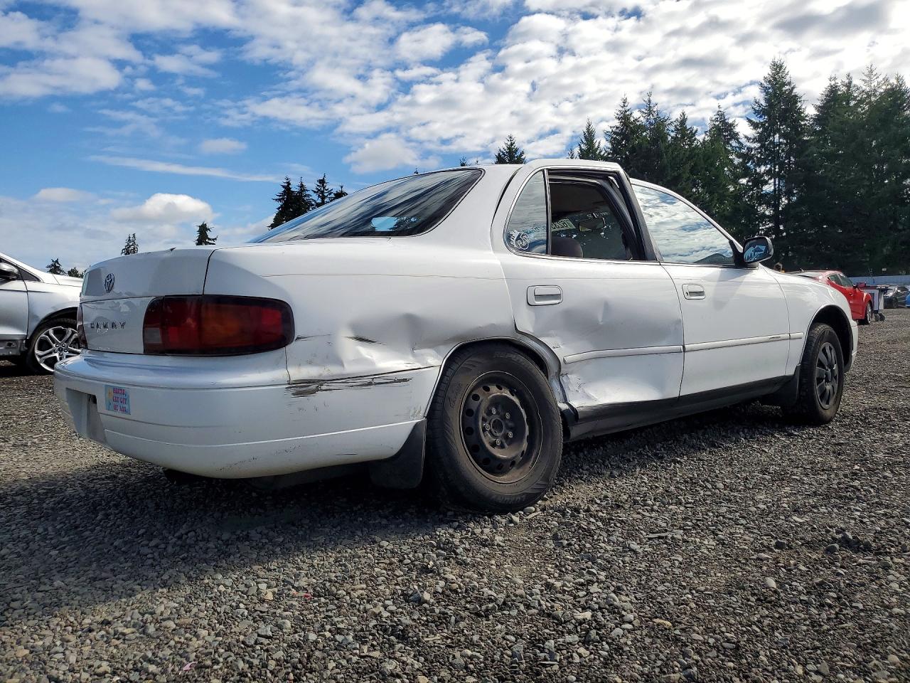 1996 Toyota Camry Dx White vin: JT2BG12K9T0342214