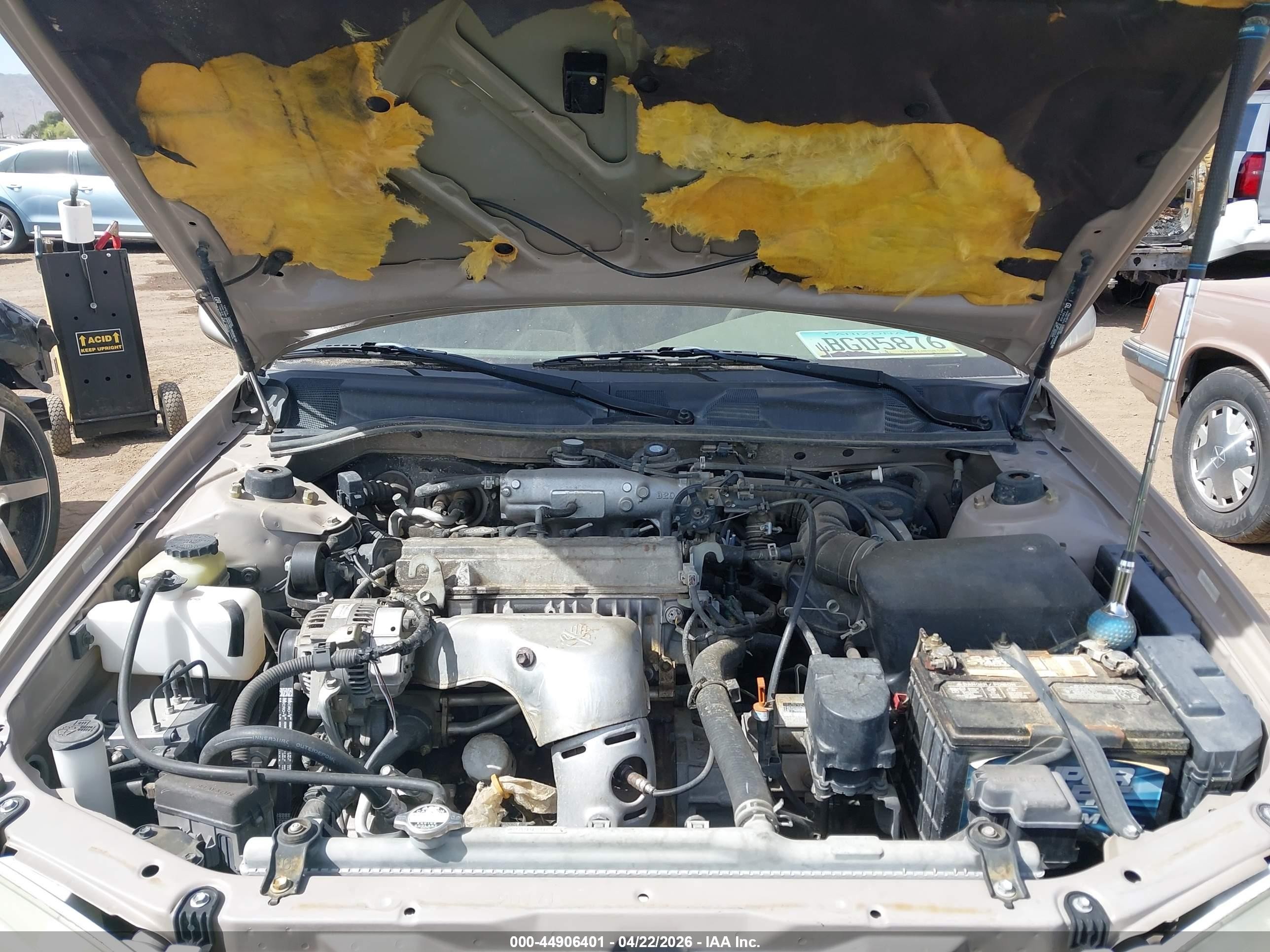 2001 Toyota Camry Le Gold vin: JT2BG22K010535970