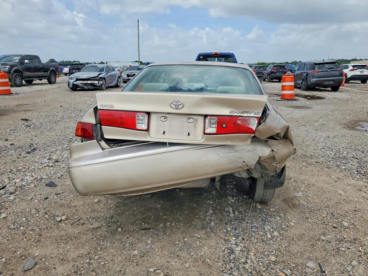 2001 Toyota Camry Le Beige vin: JT2BG22K010561551