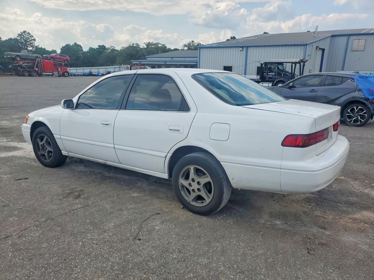 1997 Toyota Camry Le White vin: JT2BG22K0V0049472
