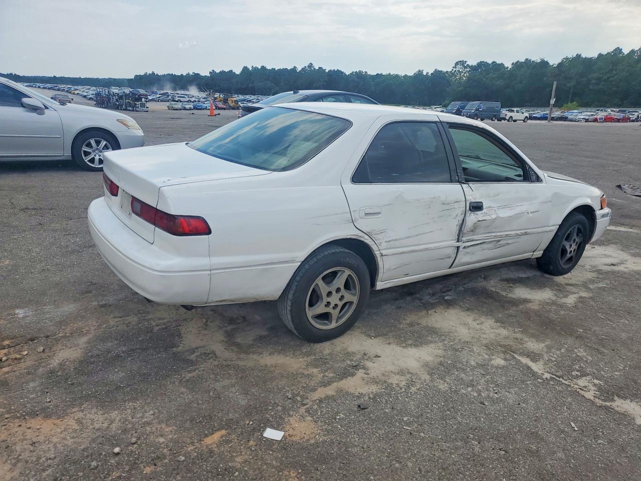 1997 Toyota Camry Le White vin: JT2BG22K0V0049472