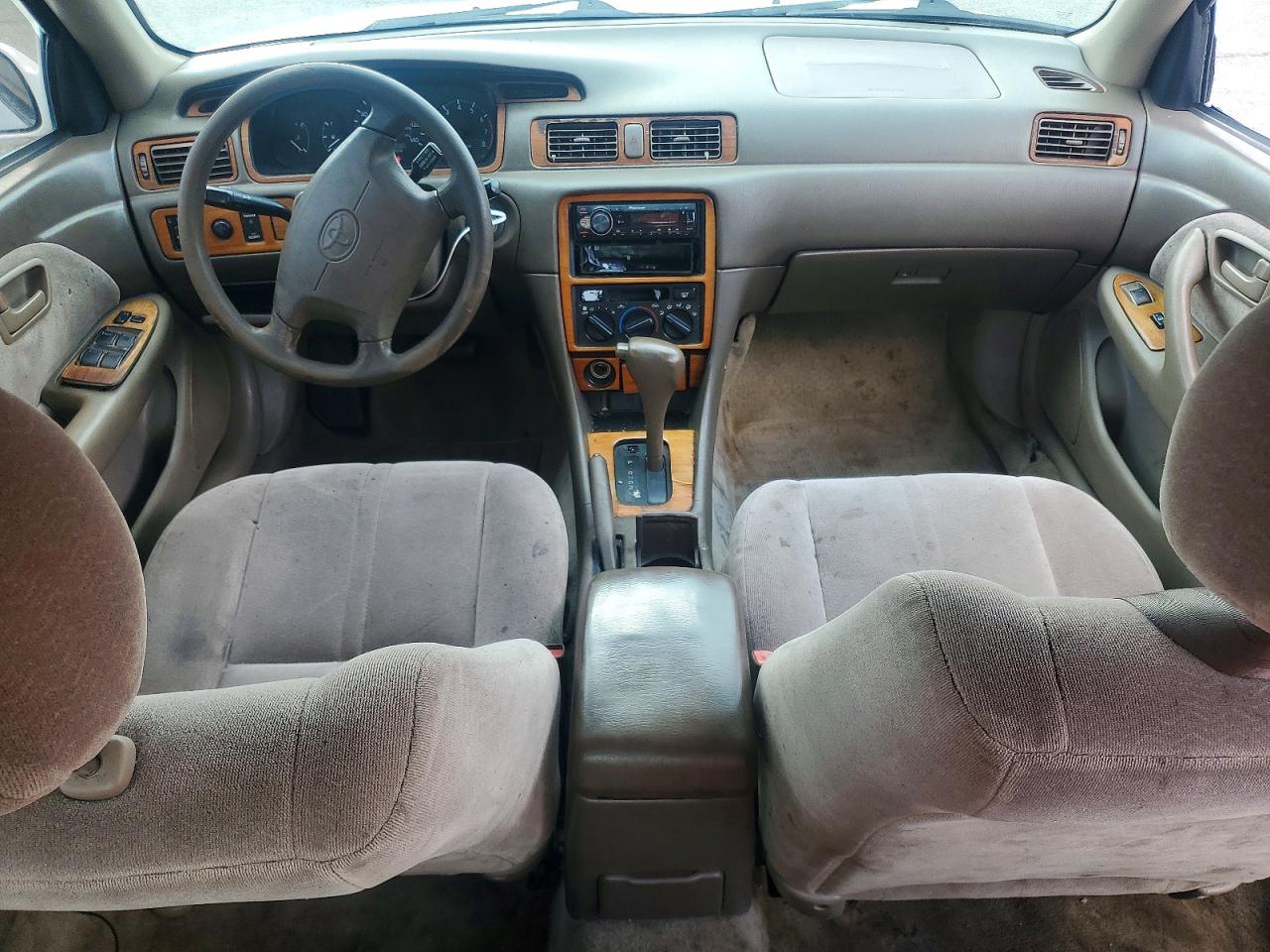 1997 Toyota Camry Le White vin: JT2BG22K0V0049472