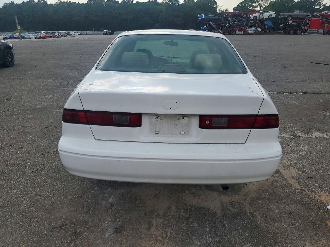 1997 Toyota Camry Le White vin: JT2BG22K0V0049472
