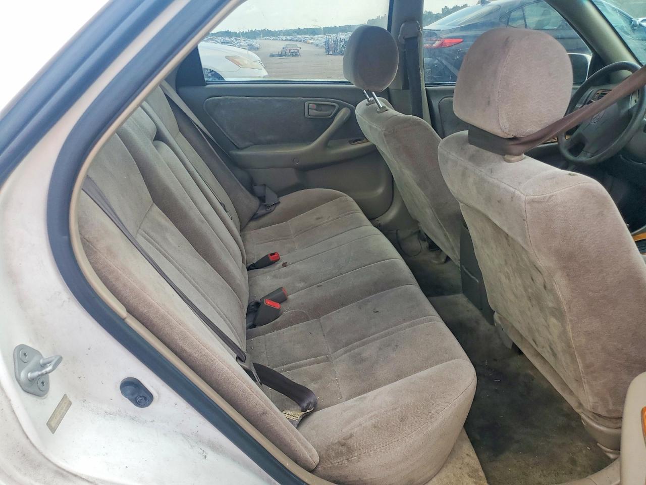 1997 Toyota Camry Le White vin: JT2BG22K0V0049472