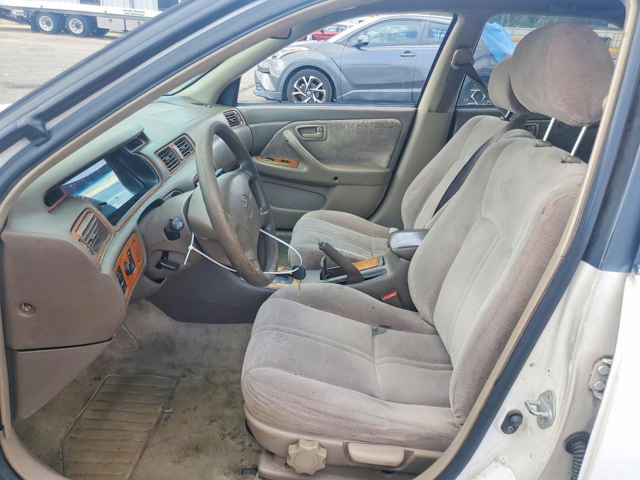 1997 Toyota Camry Le White vin: JT2BG22K0V0049472