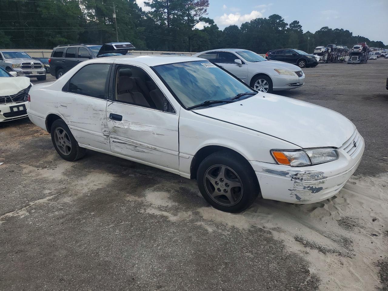 1997 Toyota Camry Le White vin: JT2BG22K0V0049472