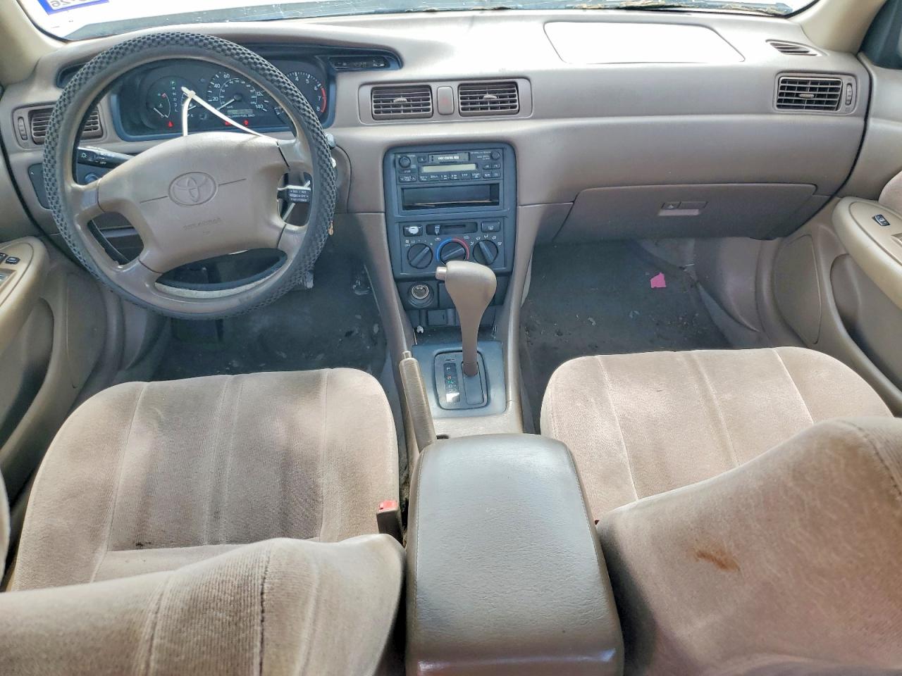 1998 Toyota Camry Le Gold vin: JT2BG22K0W0225812