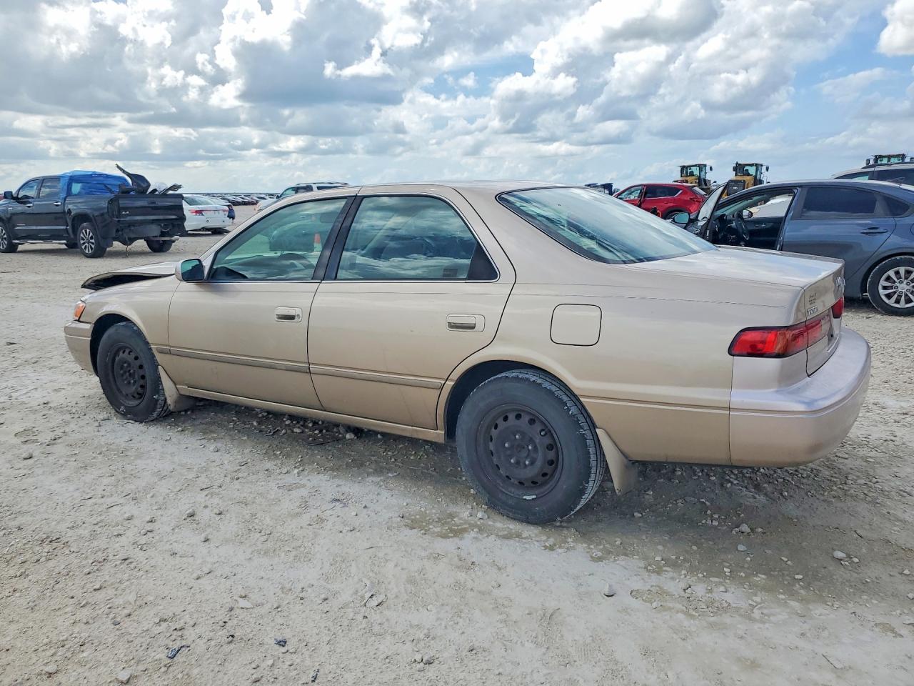 1998 Toyota Camry Le Gold vin: JT2BG22K0W0225812