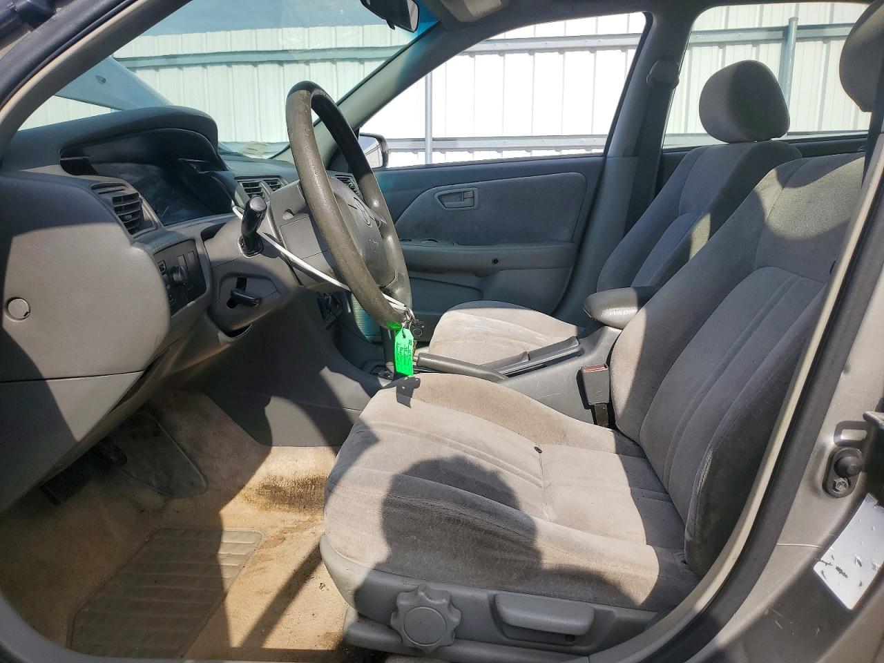 1998 Toyota Camry Le Silver vin: JT2BG22K0W0257644