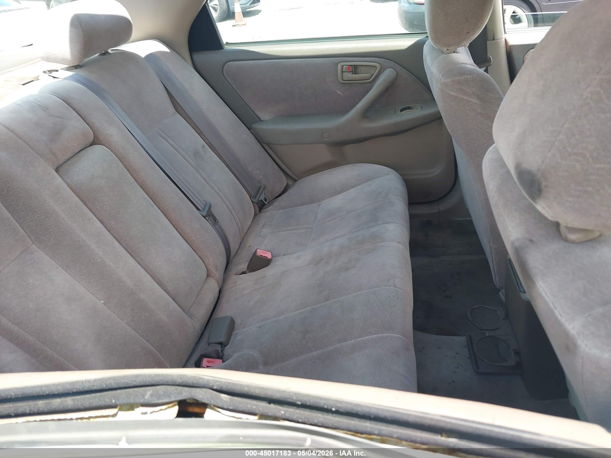 1998 Toyota Camry Le Gray vin: JT2BG22K0W0260883