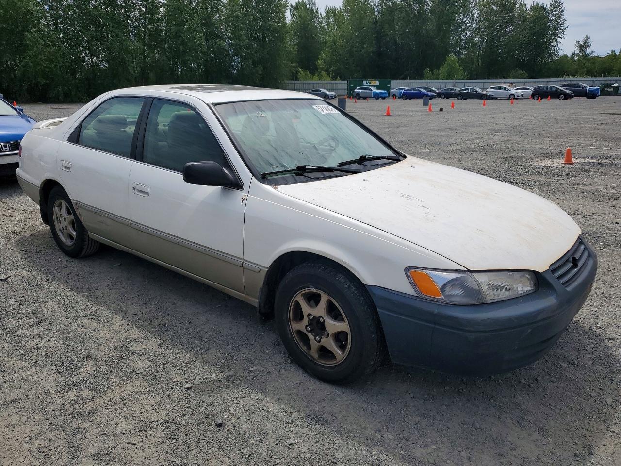 1999 Toyota Camry Le Белый vin: JT2BG22K0X0335812
