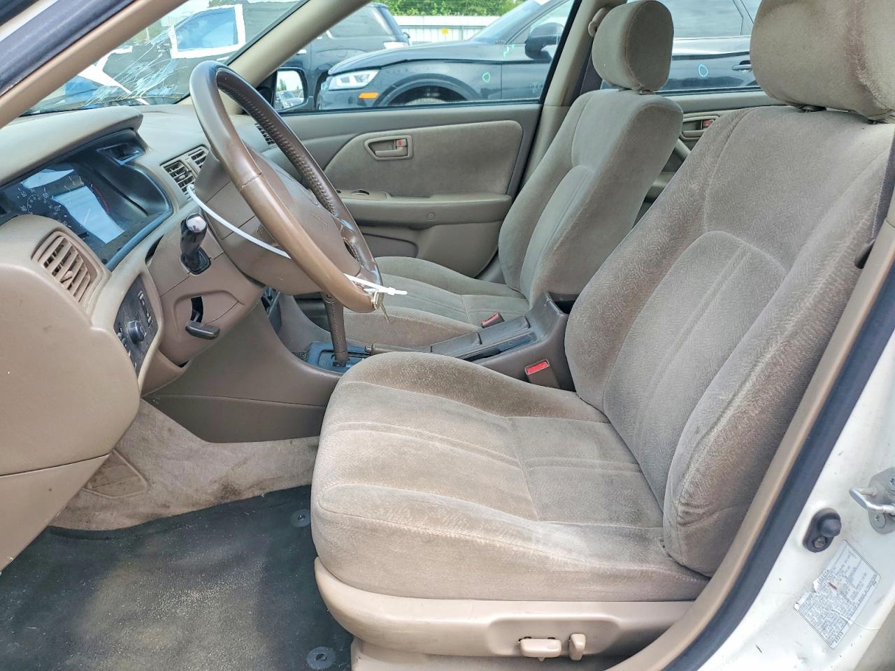 1999 Toyota Camry Le Белый vin: JT2BG22K0X0335812
