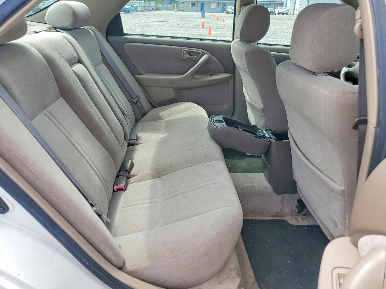1999 Toyota Camry Le Белый vin: JT2BG22K0X0335812