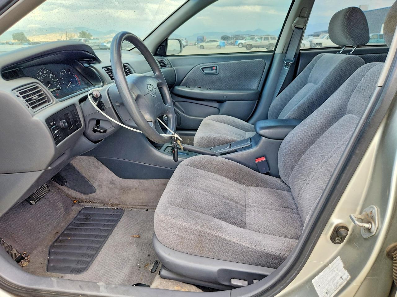2000 Toyota Camry Le Silver vin: JT2BG22K0Y0506219