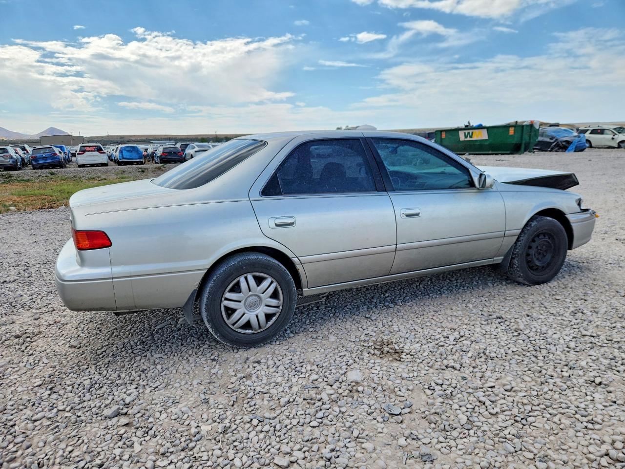 2000 Toyota Camry Le Silver vin: JT2BG22K0Y0506219