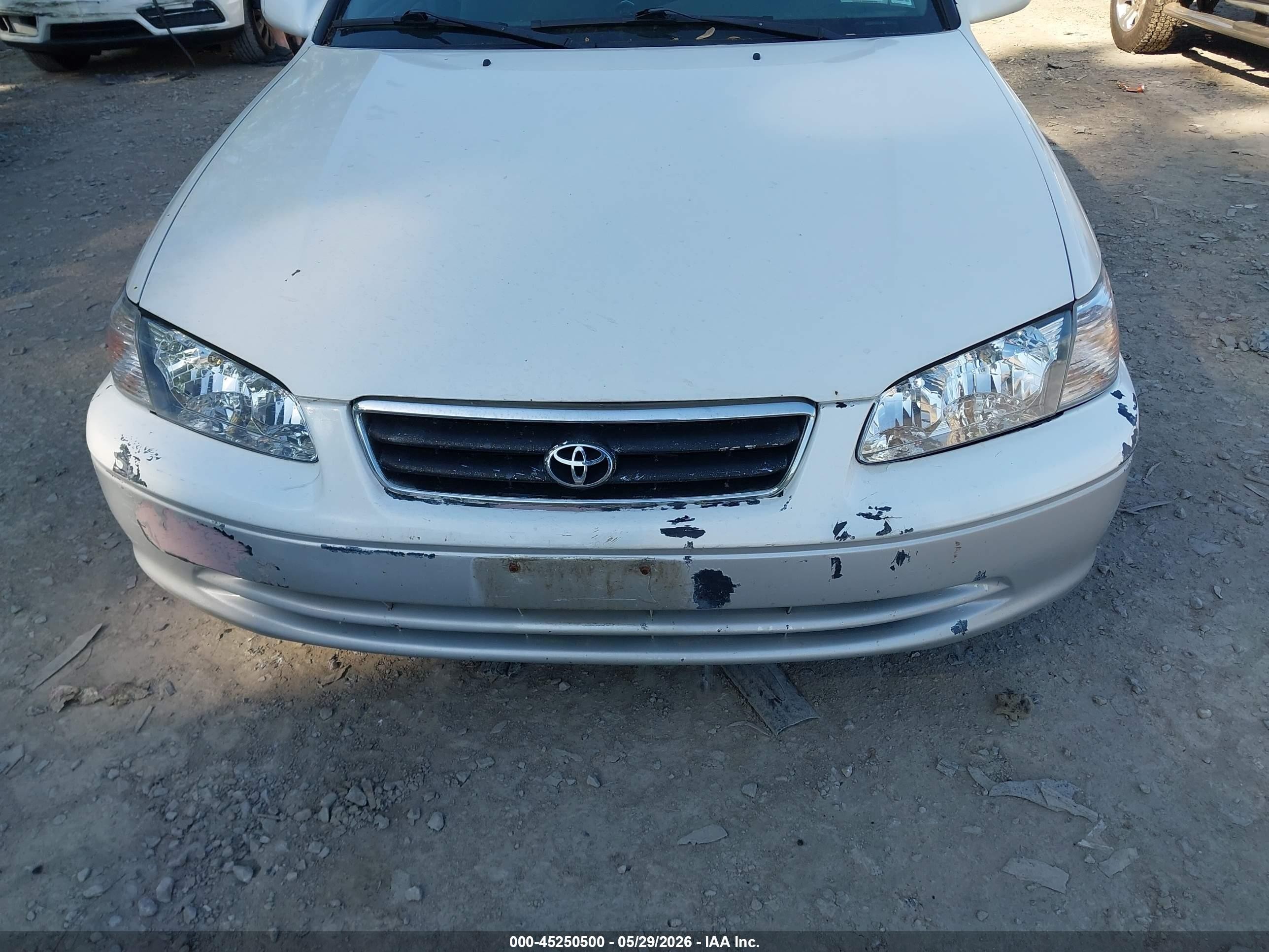 2001 Toyota Camry Le White vin: JT2BG22K110559646