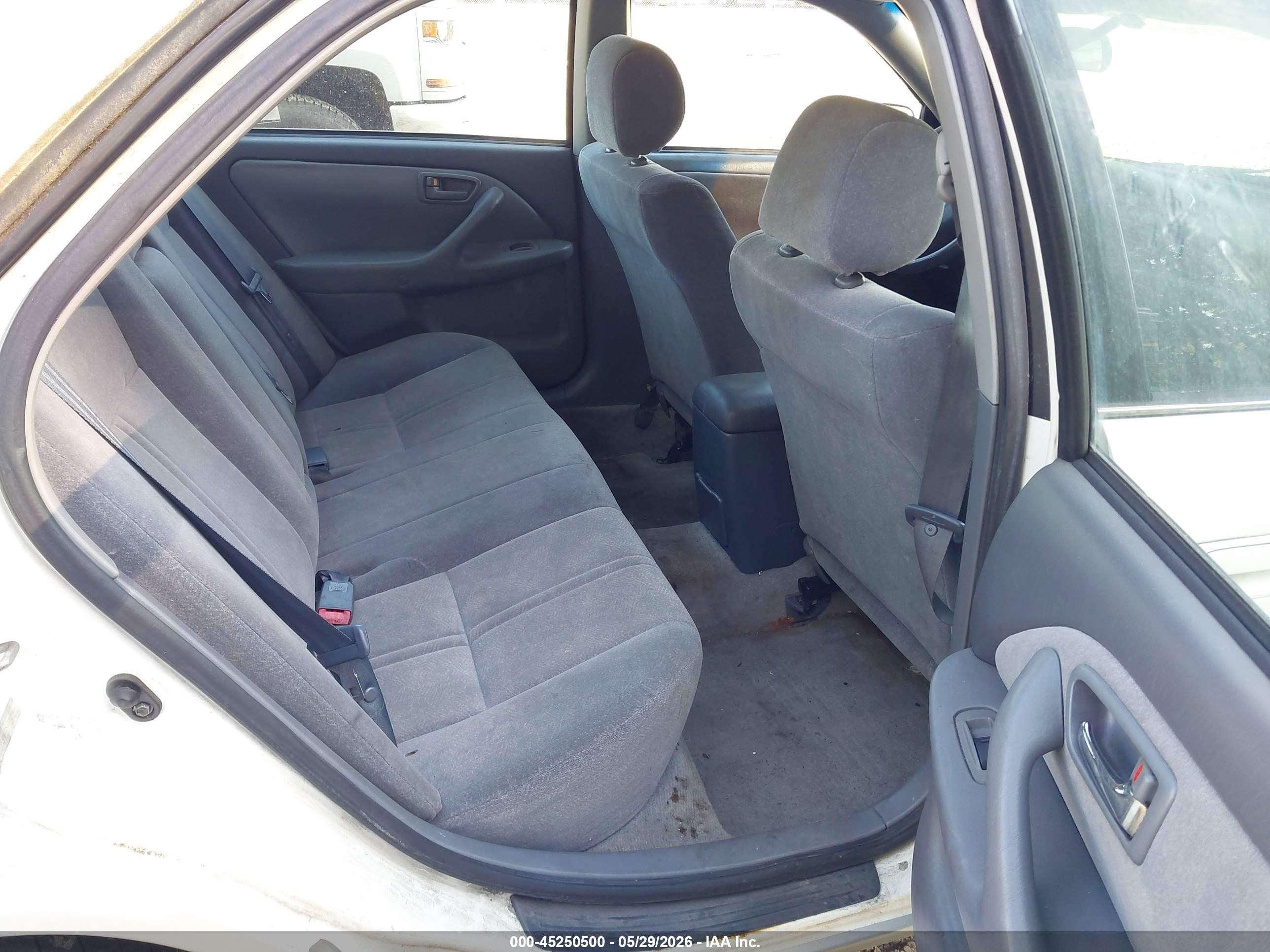 2001 Toyota Camry Le White vin: JT2BG22K110559646