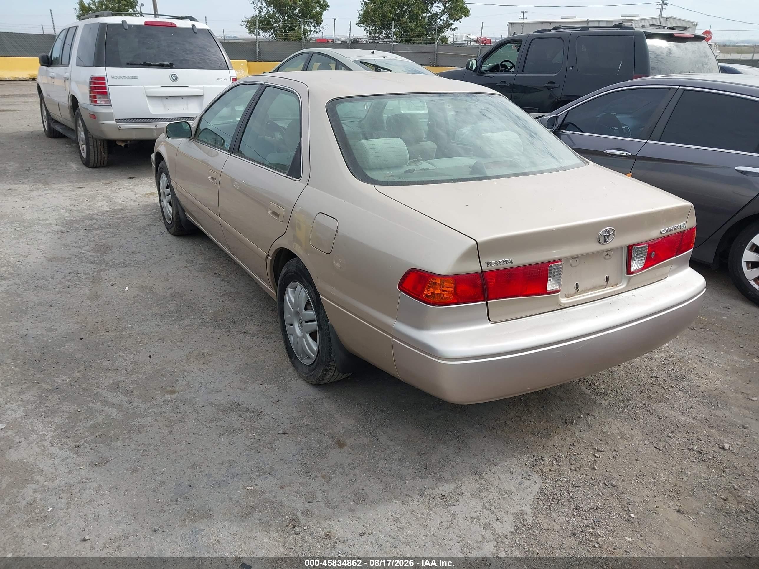 2001 Toyota Camry Le Gold vin: JT2BG22K110604536