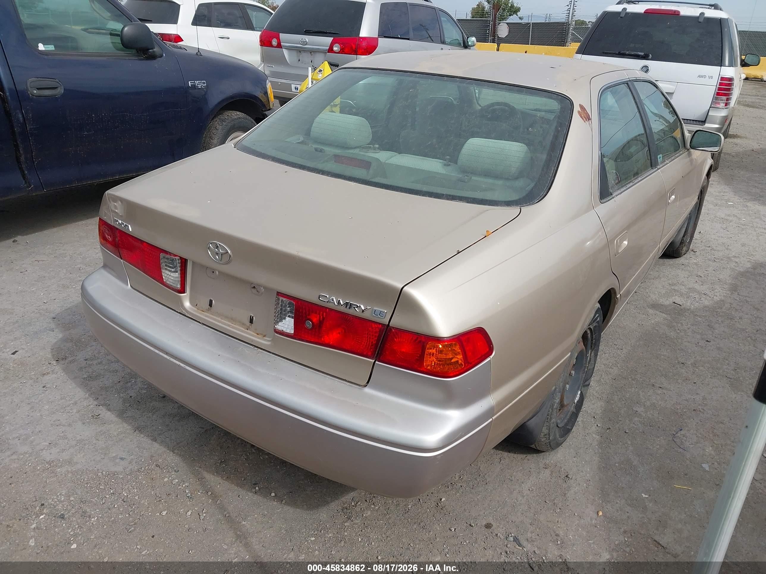 2001 Toyota Camry Le Gold vin: JT2BG22K110604536