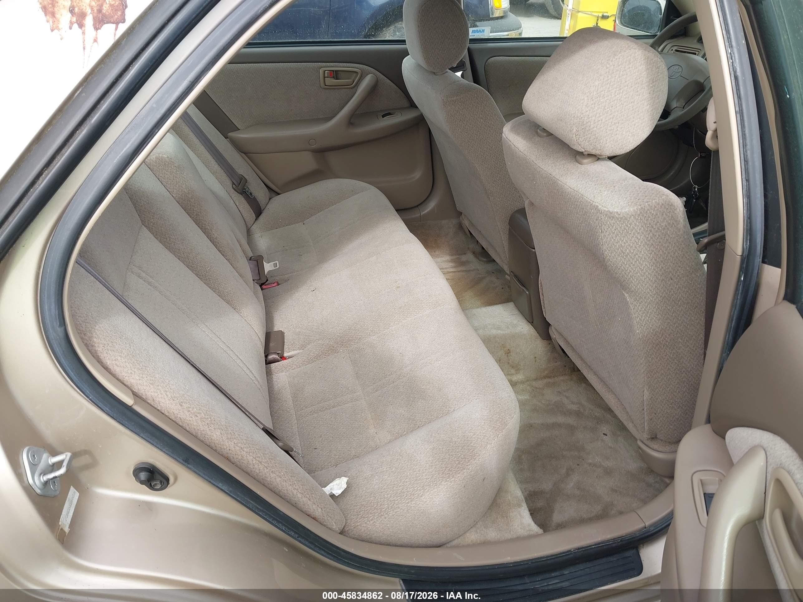 2001 Toyota Camry Le Gold vin: JT2BG22K110604536