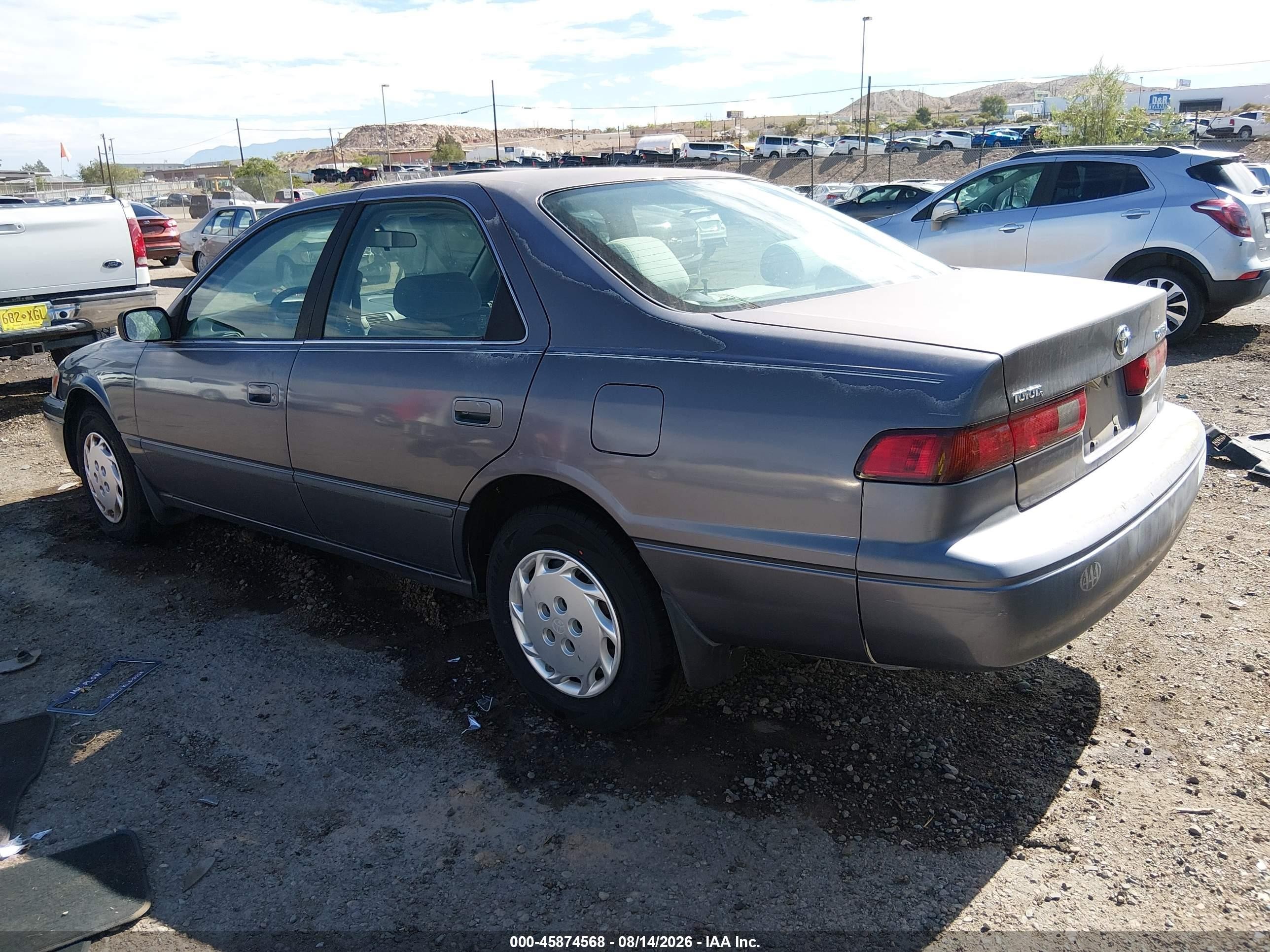 1998 Toyota Camry Le Gray vin: JT2BG22K1W0130370