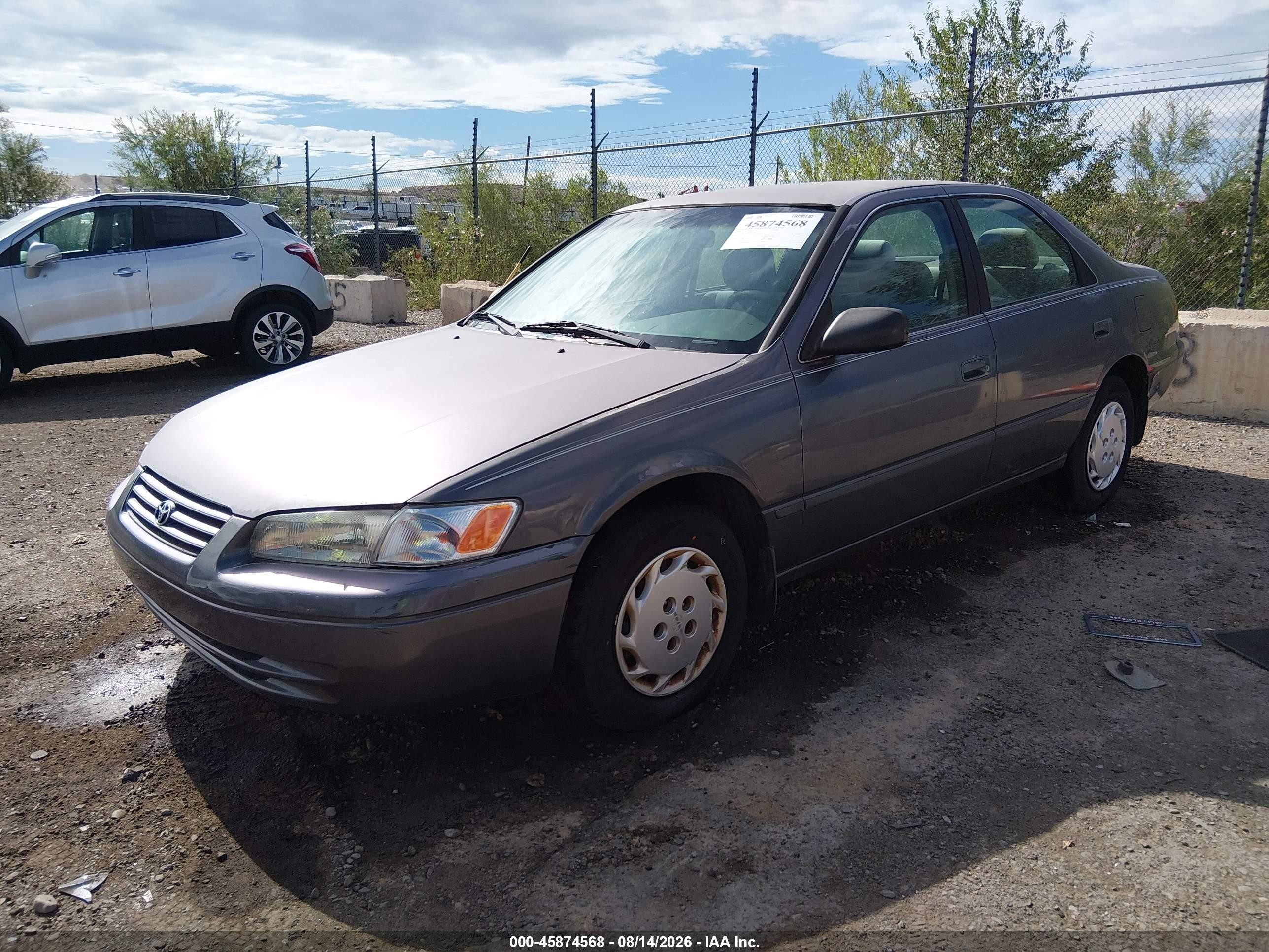 1998 Toyota Camry Le Gray vin: JT2BG22K1W0130370