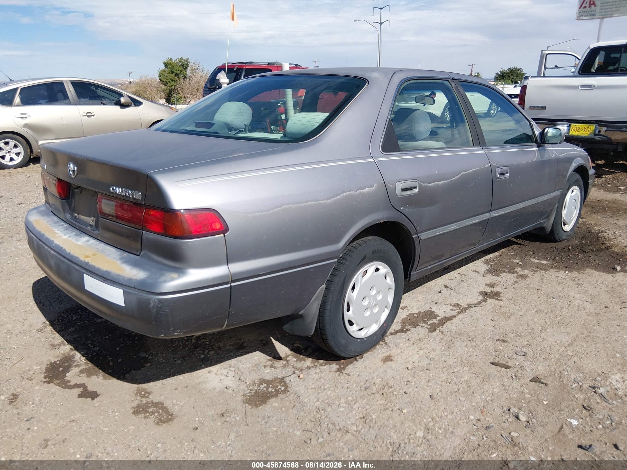 1998 Toyota Camry Le Gray vin: JT2BG22K1W0130370