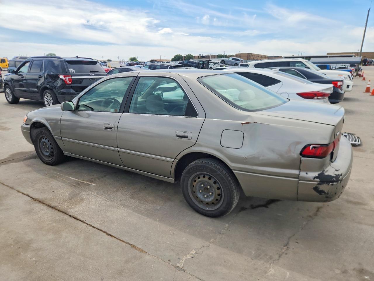 1998 Toyota Camry Le Gray vin: JT2BG22K1W0187135