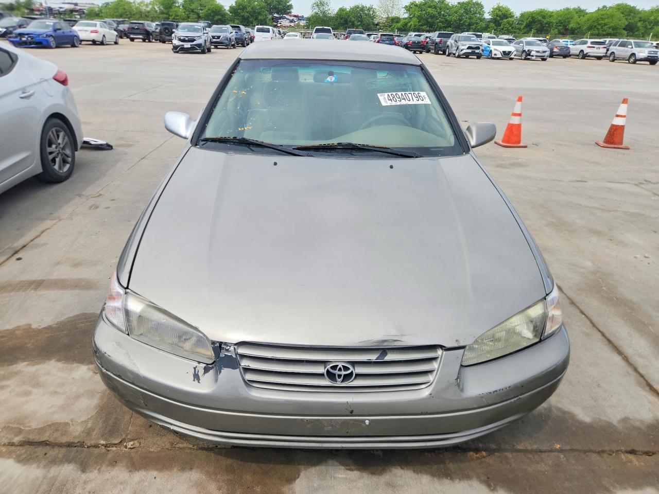 1998 Toyota Camry Le Gray vin: JT2BG22K1W0187135