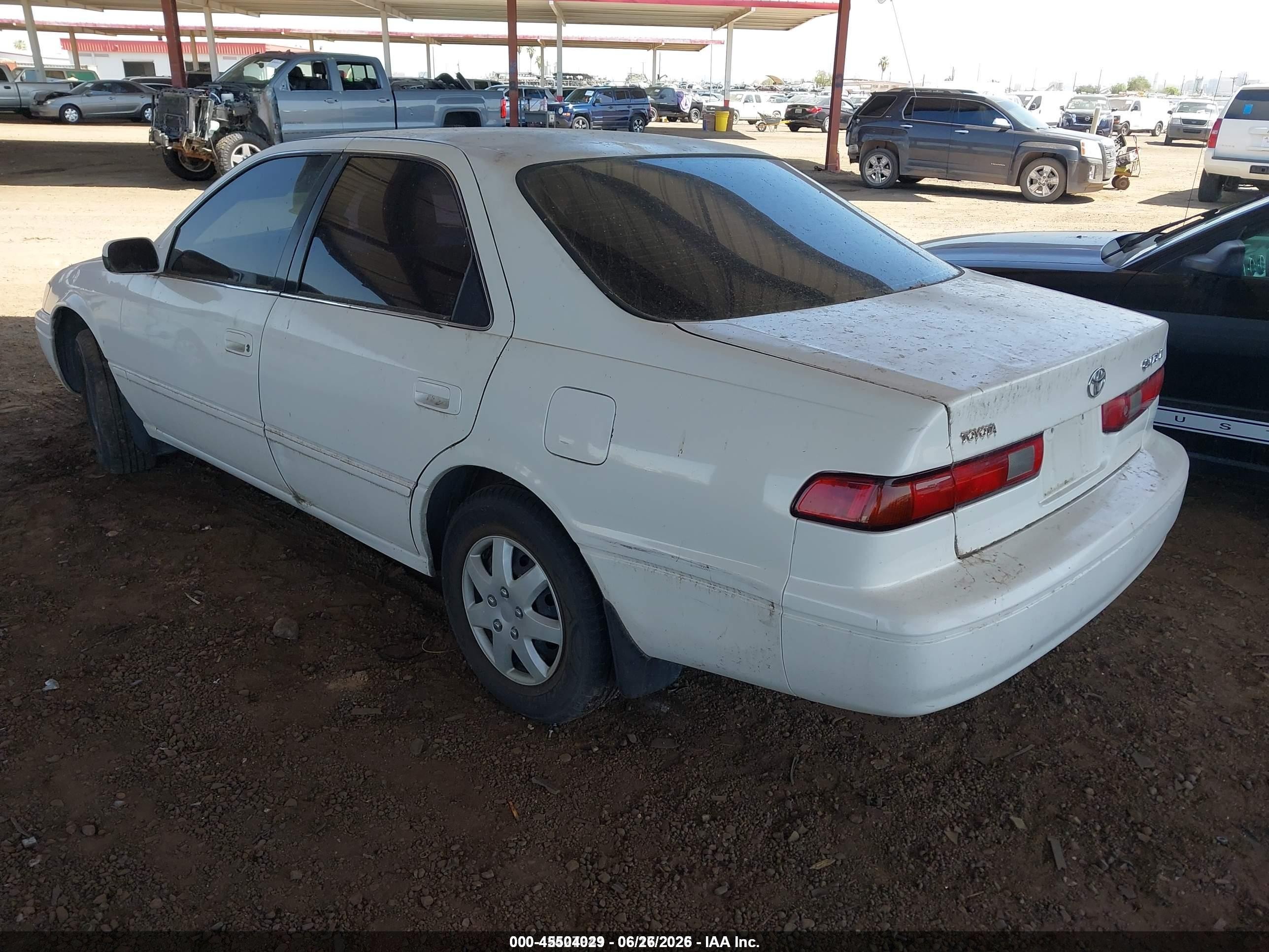 1998 Toyota Camry Le White vin: JT2BG22K1W0206427